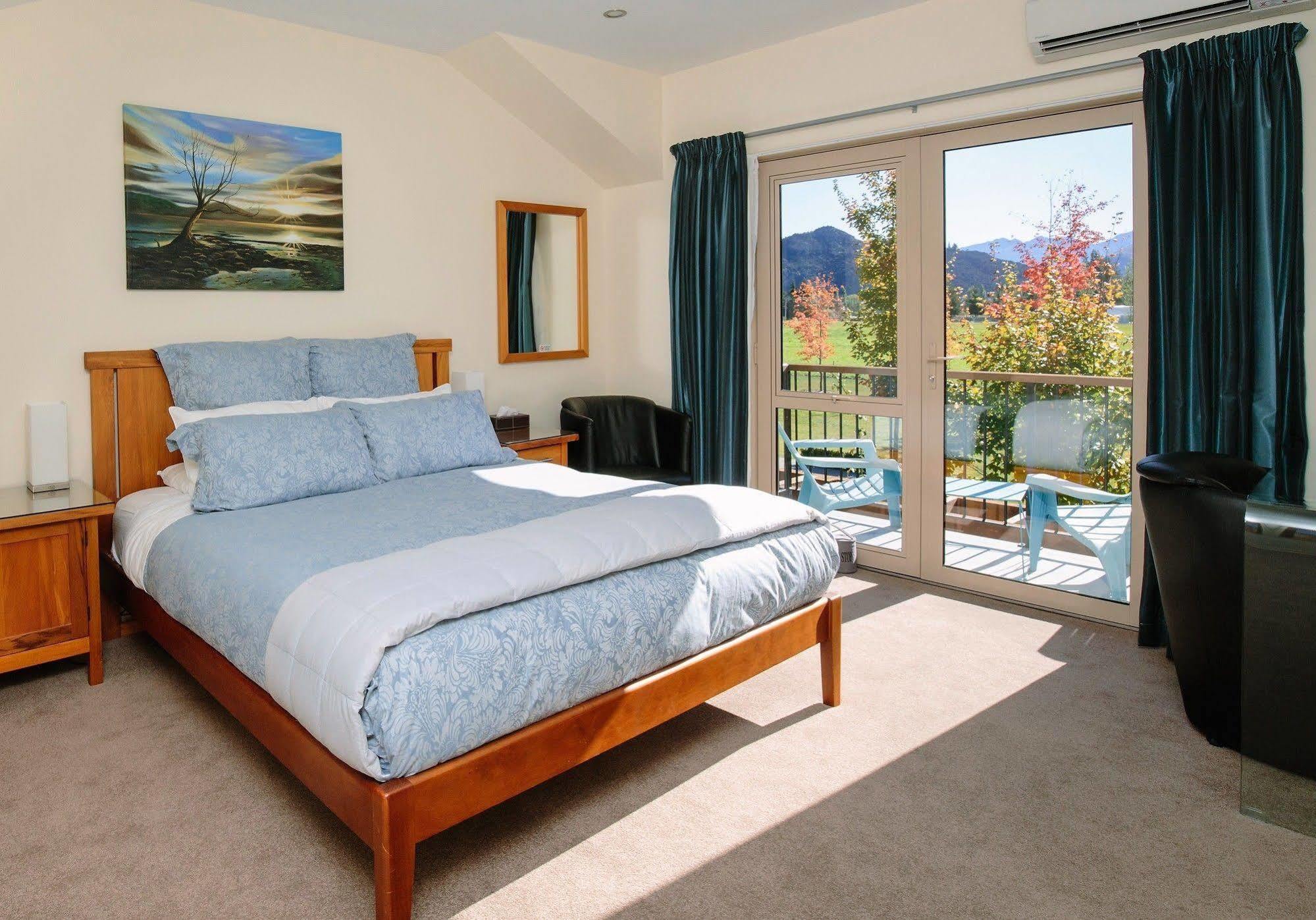 Maple Lodge Luxury Bed & Breakfast Albert Town Extérieur photo