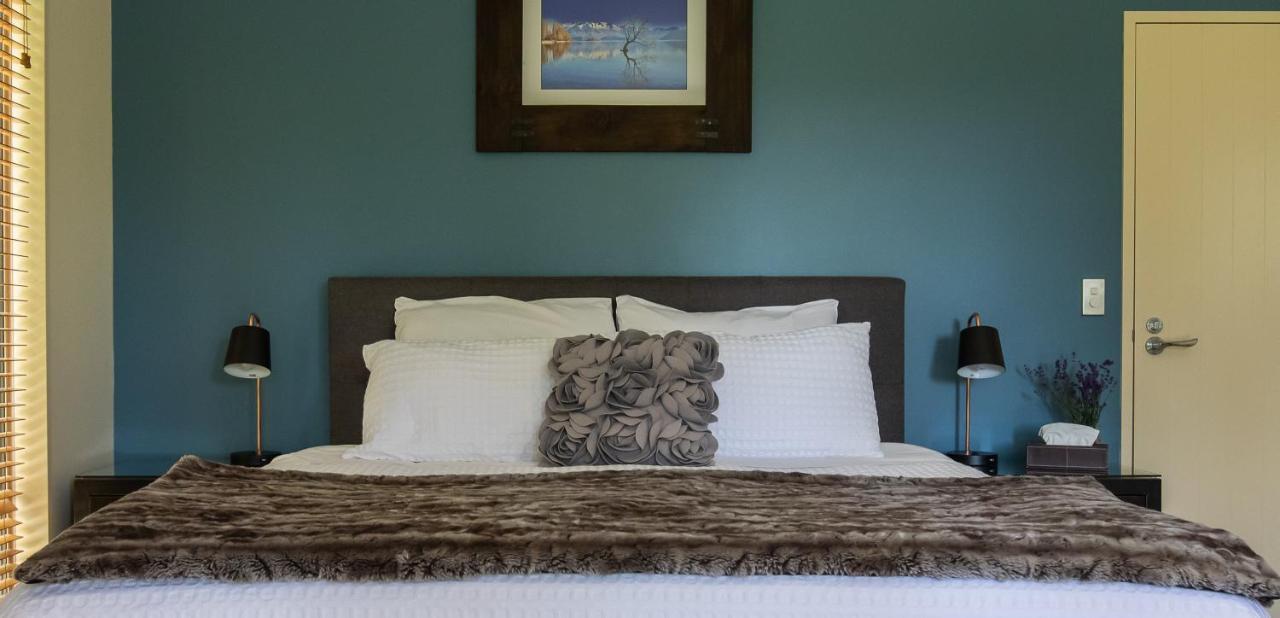 Maple Lodge Luxury Bed & Breakfast Albert Town Extérieur photo