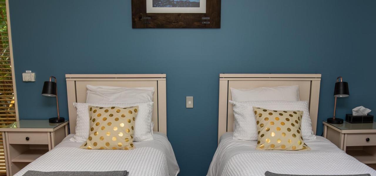 Maple Lodge Luxury Bed & Breakfast Albert Town Extérieur photo
