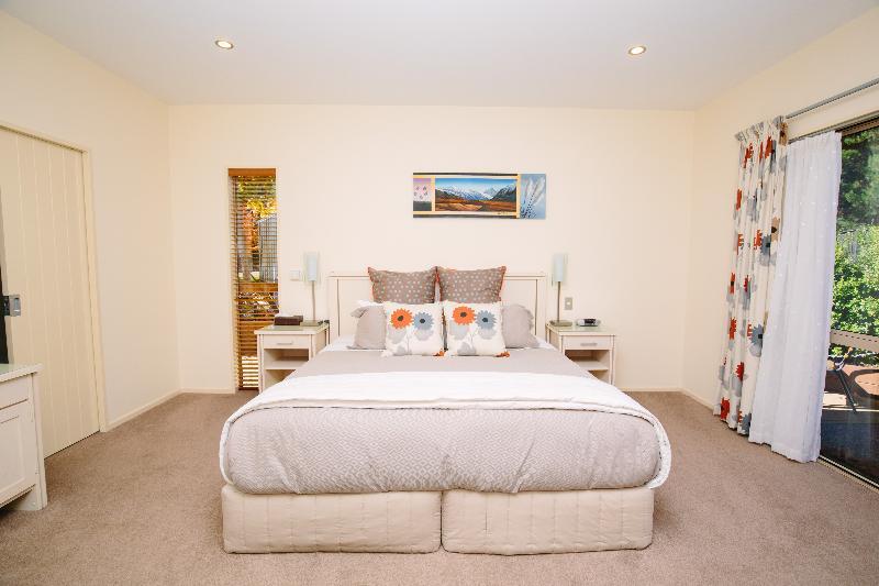 Maple Lodge Luxury Bed & Breakfast Albert Town Extérieur photo